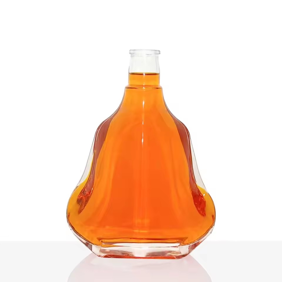 Empty Round 700ml Super Flint Glass Spirit Whisky Vodka Beverage Bottles with Cork Sealing and Screw Cap