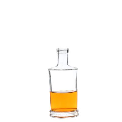 Hotsale 500ml Shorter Glass Bottle with Cork for Vodka Liquor 