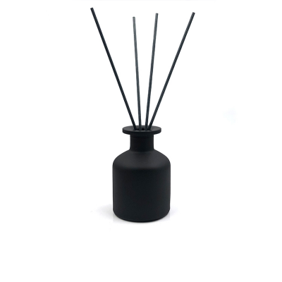 Empty 150ml round reed room diffuser glass bottle with wooden sticks 