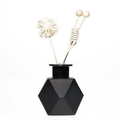Decorative / Cosmetic Packaging 180ml 6oz Square Polyhedral Matte Black Glass Aroma Reed Diffuser Bottle 