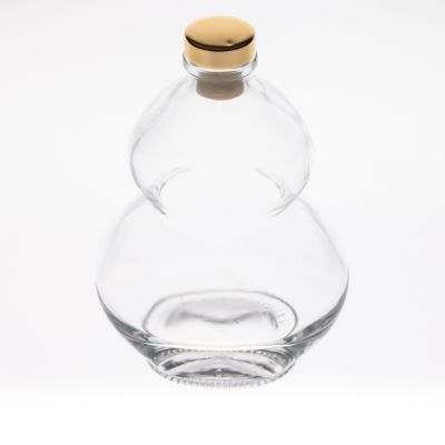 Customized 500ml 17oz Unique Hourglass Shaped Gin Wine / Whisky / Brandy Packaging Glass Bottle with Wooden Stopper