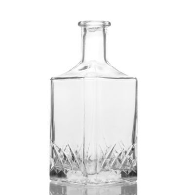 Hot Sale Custom Design Square Shape 600ml Glass Liquor Vodka Bottles with Cork
