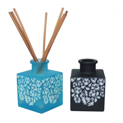 3oz and 4.5oz reed diffuser glass bottles with rattan sticks empty customized colors glass perfume diffuser bottles 