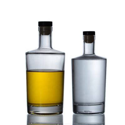 Wholesale flat shoulder 500ml 750ml glass liquor alcoholic wine bottle vodka whisky bottle with cork 