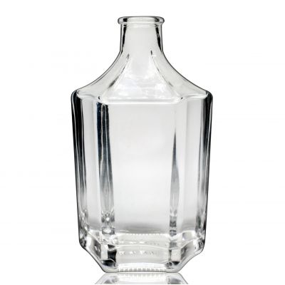 High-end crystal liquor bottle with cork top 600ml Rum glass liquor bottles