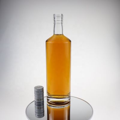 700ml flat shapel flint material screw caps transparent clear liquor spirits glass bottles 