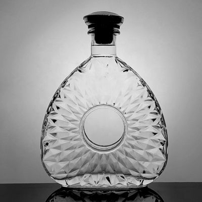 Luxury Embossed Empty 700ml Liquor Glass Wine Bottles With Cork Lids Personalized Fancy Glass XO Brandy Bottle 700 ml