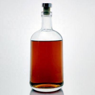 Round Shape 700ml Spirit Bottles With Cork Lids Transparent 700ml Alcohol Vodka Bottle Glass For Liquor
