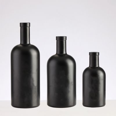 High-quality painting process Customizable logo black glass bottle Used in vodka and whiskey brandy 