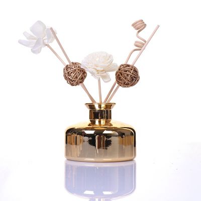 Hot sale classic style electroplating golden 200ml flat round shape glass diffuser bottle 