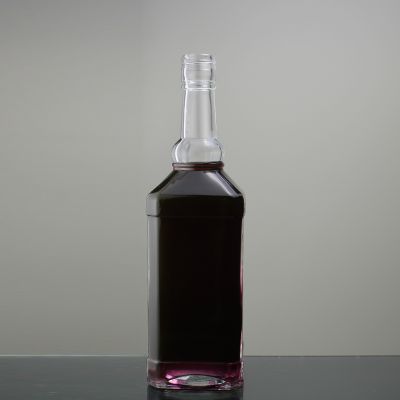 Square 700ml Spirit Whiskey Vodka Container Custom Glass Bottle