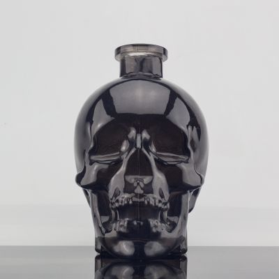 Custom Color Black Skull Shape 700ml Super Flint Glass Vodka Bottle For Corks