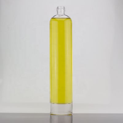 Thick Bottom Screw Cap Sealed 700ml Tall Transparent Super Flint Glass Vodka Bottle 