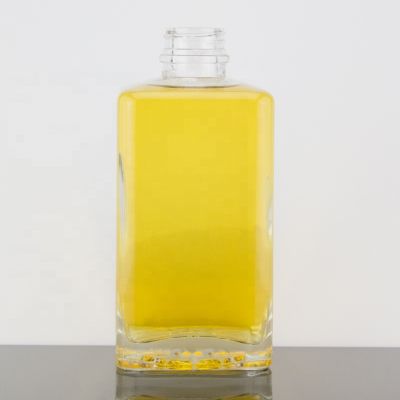 Custom Bottom Screw Cap Sealed Square Vodka Glass Bottle Transparent 500ml 