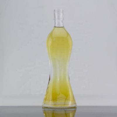 Elegant Design Transparent Sealer 500ml Fancy Shape Rum Glass Bottle With Screw Cap 