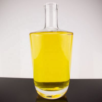 Hot Sale Super Flint Glass Bottle 750ml Thick Bottom Flat Shoulder Spirit Glass Bottle With Stopper 