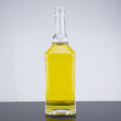 Customized Fancy Design 750ml Vodka Glass Bottles For Screw Cap Sealed 
