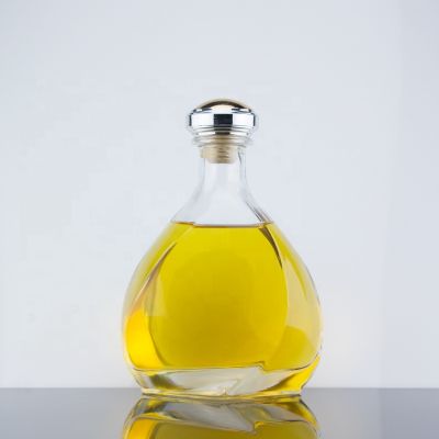 New Design Flat Engraving Super Flint Glass Bottle 70 Cl Brandy Decoration Cork Bottle 