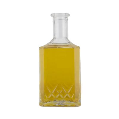 Luxurious Embossing Square Slop Shoulder Super Flint Glass Bottle 70 Cl Gin Matte Glass Top Bottle 