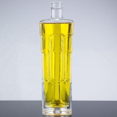 Customized Embossed Design 750ml Luxury Glass Whisky Bottle With Cork Sealed 