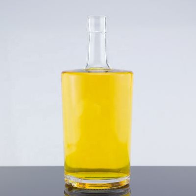 750ml Customized Embossed Logo Whisky Glass Bottle Transparent With Cork Sealed 