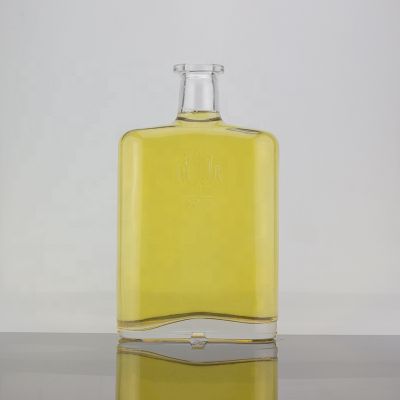 Square Shape Custom Flat Design 750ml Whisky Glass Bottle With Engraving Logo For Corks 