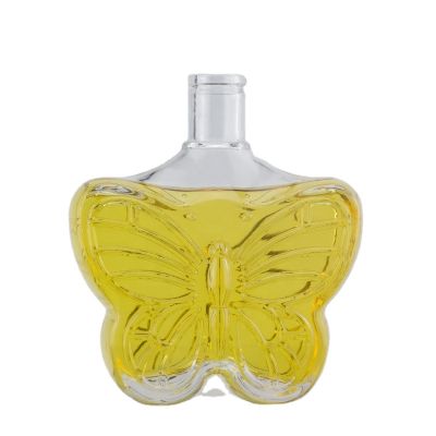 New Design Engraving Butterfly Shape Super Flint Glass 500 Ml Brandy Cork Bottle With Spray Finish 