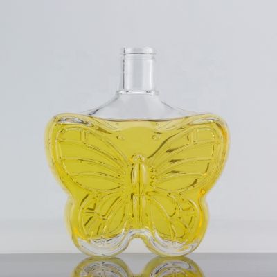 Embossed Design Butterfly Animal Shape Beverage Glass Bottle 500ml For Corks 