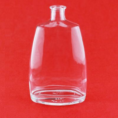 High End Flat Liquor Bottle With Wood Cork Flat Shaped Super Clear 700ml Glass Bottle Alcohol Clear 