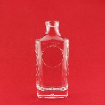 Custom Embossed Gin Bottle Flat Shaped Super Clear 500ml Vodka Spirit Glass Bottle With Cork 