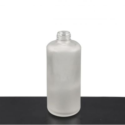Trendy Factory Supplying Exquisite Embossed 700ml Gin Bottles With Competitive Price 
