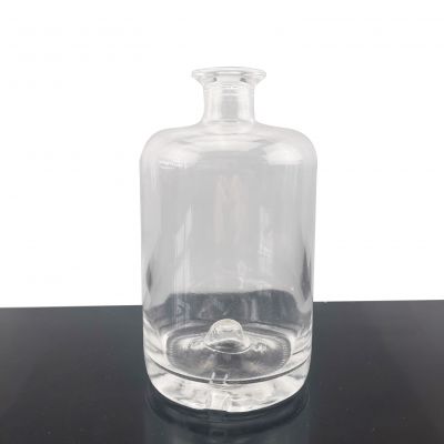 Manufacturer Classic Design Glass Bottle High Capacity Alcohol Brandy Glass Bottle With Plastic Cap 