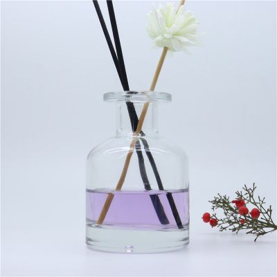 Factory supply classic glass decorative empty aroma reed diffuser bottle with lid