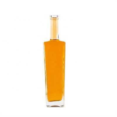 Supply transparent 500ml liquor glass bottle with cork whisky bottle 