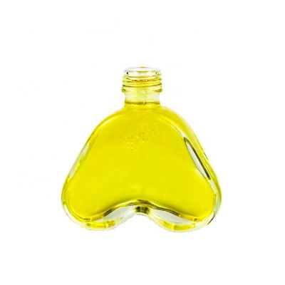 Manufacturers produce and supply 100ml threaded heart-shaped transparent glass bottle wholesale