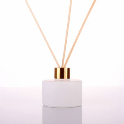 small empty round reed diffuser bottle for fragrance oil