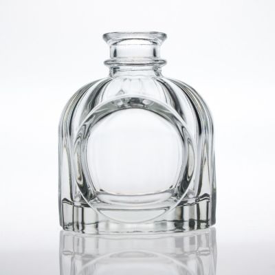 Luxury 100ml Embossed Logo Brand Clear Embossed Perfume Bottle Reed Diffuser Glass Bottle with Reed Rattan