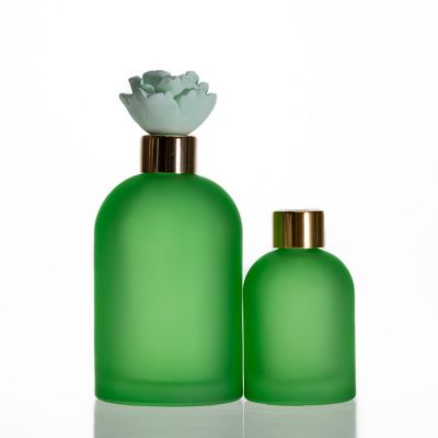 Wholesale Green Diffuser Glass Bottle Matte Reed Empty Aroma Oil Bottle With Flower