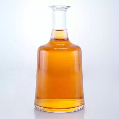 Customized Shaped Empty 750ml Vodka Glass Bottle Hot Sale Clear Bottle For Liquor