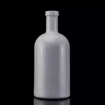Classic Round Shape 750ml Vodka Glass Bottle White Color Spray Whisky Glass Bottles