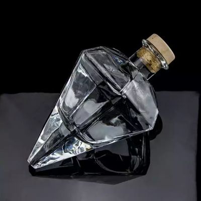 Unique Diamond Shaped Whisky Bottles 700ml High Quality Hot Sale Special Shaped Glass Whiskey Bottle