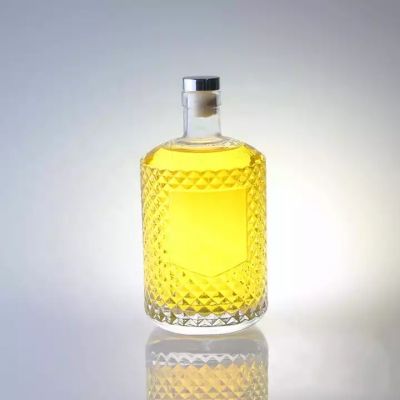Unique Embossed Logo 700 Ml Glass Whisky Bottle Empty Extra Flint Bottles With Cork