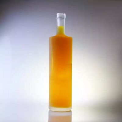 China Factory Wholesale Clear Glass Whiskey Bottle 500ml 700ml Frosted Hot Selling Shape Whisky High Quality Bottle