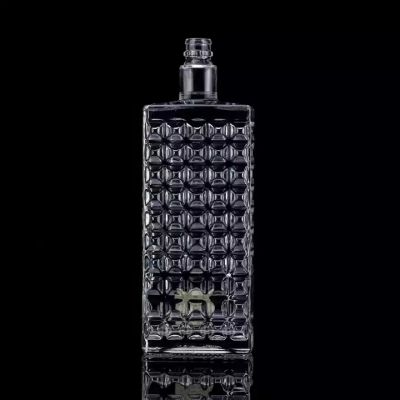Factory Wholesale High Quality Whiskey Bottle Unique Design Surface Fancy 700ml 750ml Whiskey Glass Bottle