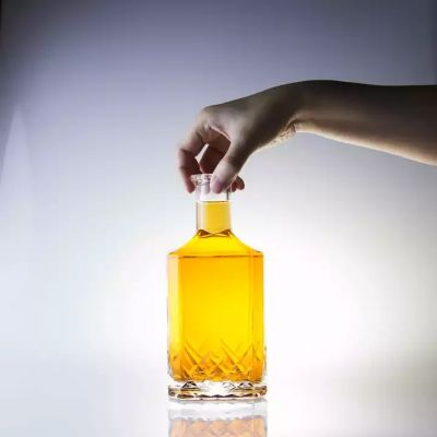 top supplier 700ml delicate engrave glass brandy bottle with caps