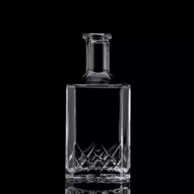Luxury Sample Provide 700ml Square Glass Whisky Bottles Bar Top Embossed Bottom 70cl Whisky Bottles