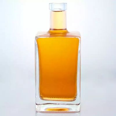 Customized Square Shaped 750ml 700ml 500ml Gin Bottle Thick Bottom Empty Clear Bottle With Wood Cork