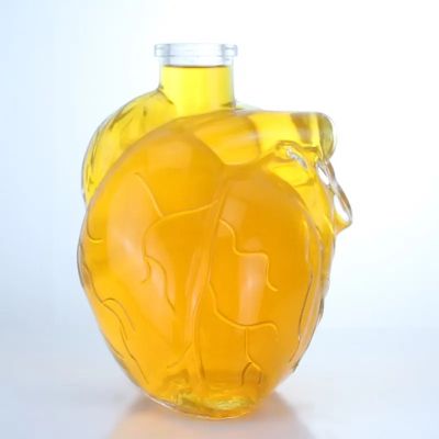 Custom heart-shaped 500ml clear whiskey gin vodka rum liquor glass bottle with screw cap