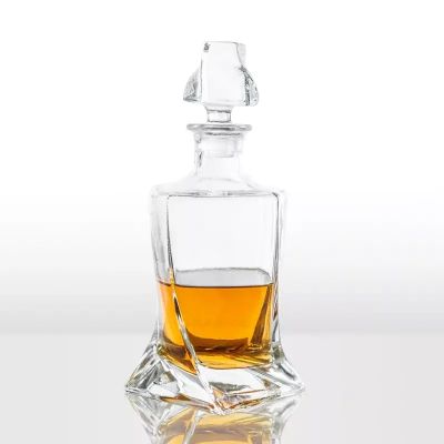 Classic Design Square Glass Whiskey Decanter Vodka Glass Bottle 750 Ml With Cork For Vodka Whisky With Glass Cork