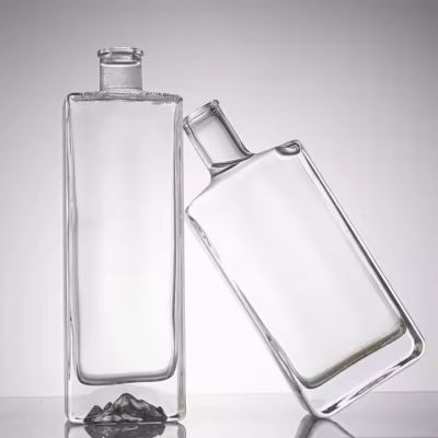 Custom Wholesale Luxury 500ml/750ml/1000ml clear Spirit Vodka square Glass Bottle with Cork